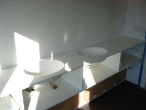 Corian kunststof spoelbak badkamer meubel peter hamers meubel en interieur